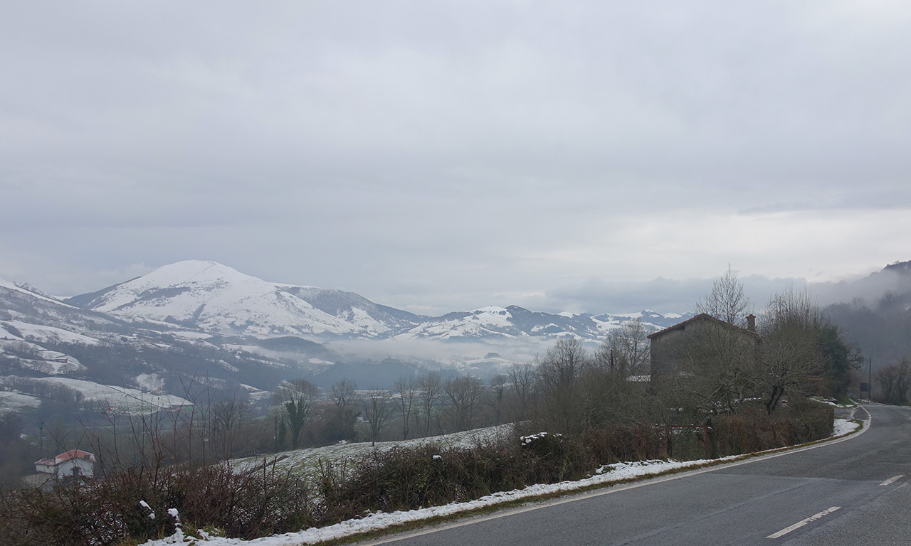 vue sur les montagnes enneigées