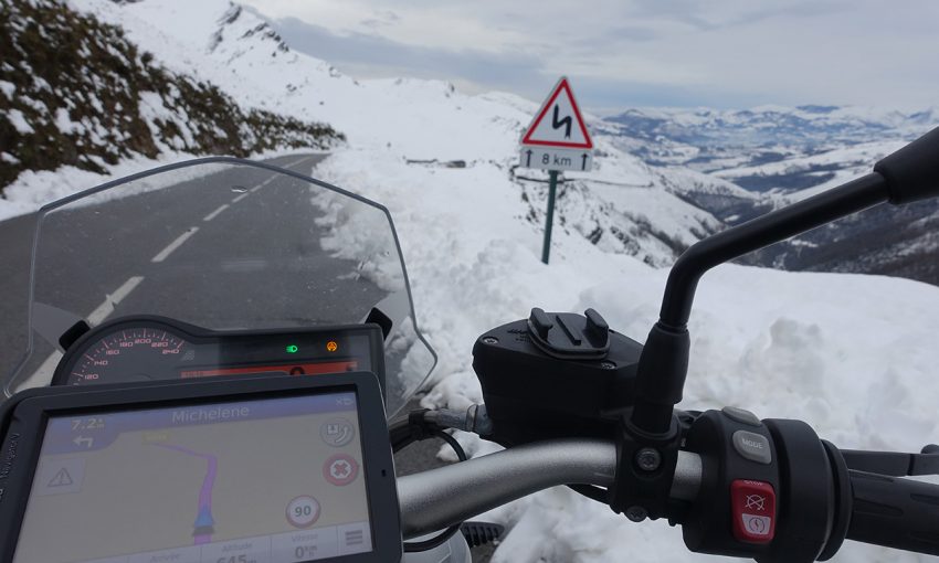 balade moto au coeur des montagnes des Pyrénées Atlantiques