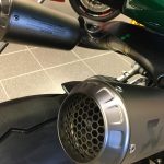 vue à droite échappement akrapovic 1299 R