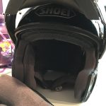 démontage du casque neotec de chez shoei pour installer un intercom