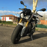 optique de phare atypique sur le S1000R BMW : j'adore !