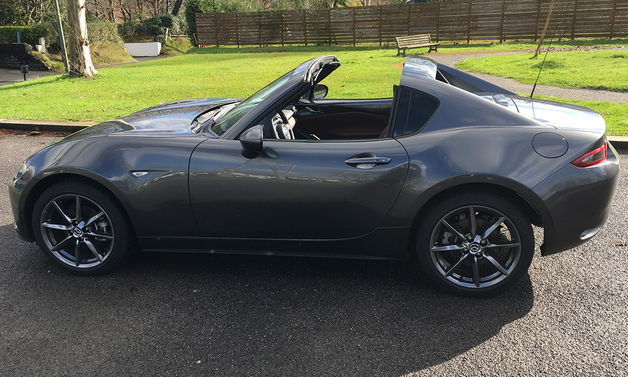 Cabriolet Mazda MX5 à Bayonne