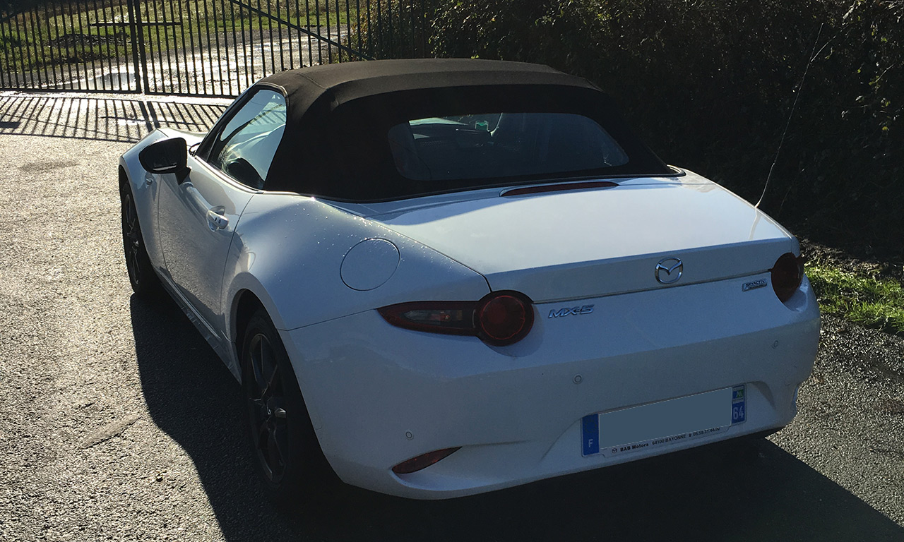 mazda mx 5 capotée