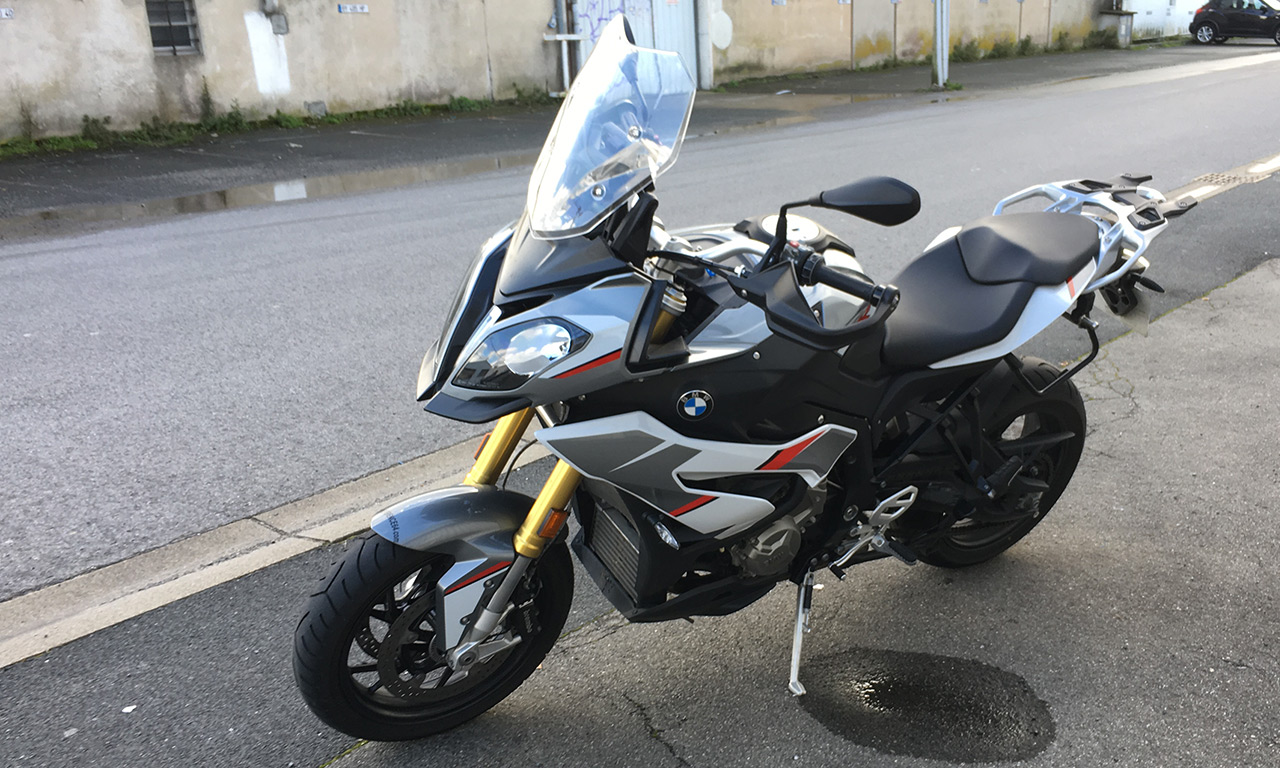 moto toutes options à l'essai chez BMW PREFERENCE 64 BAYONNE