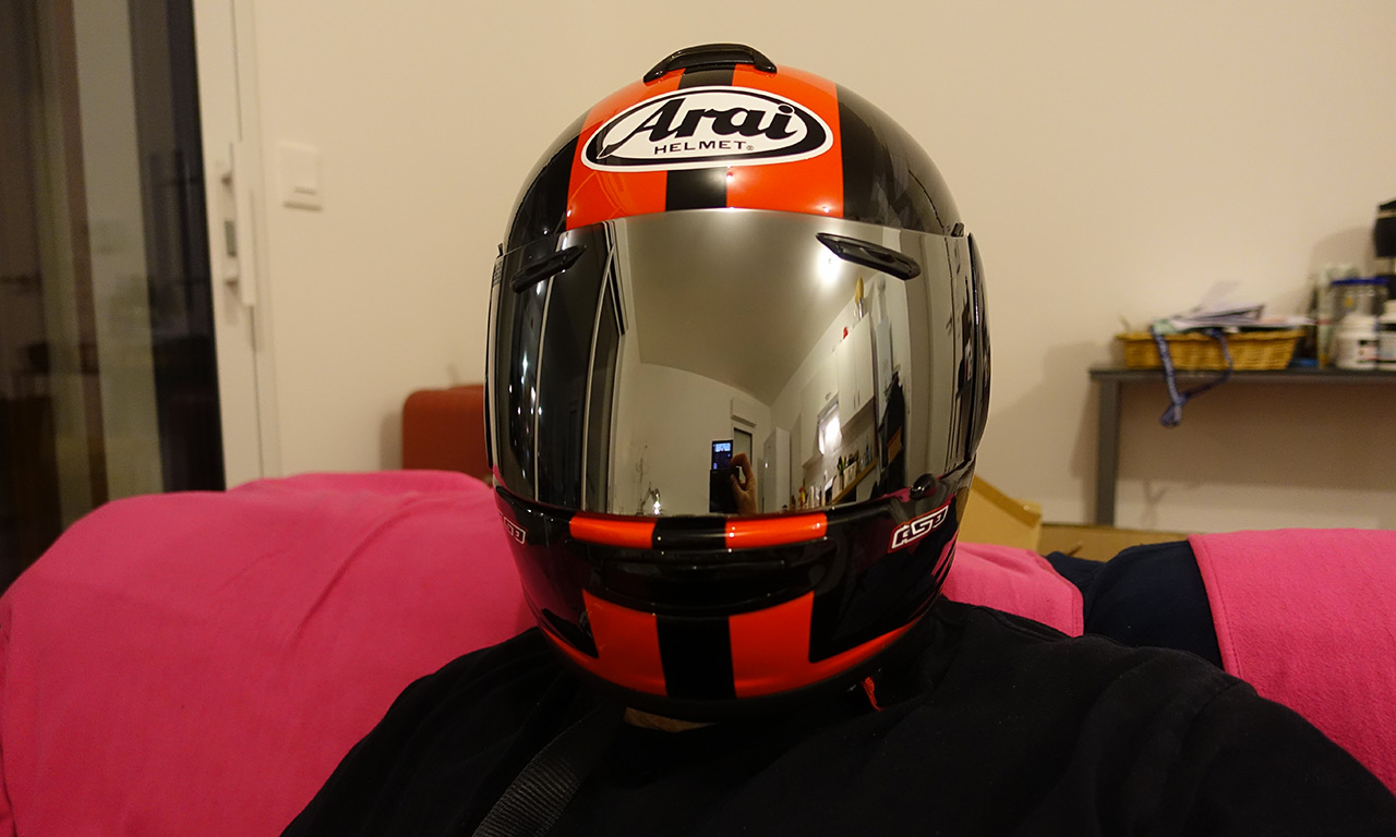 visière iridium sur casque de moto 
