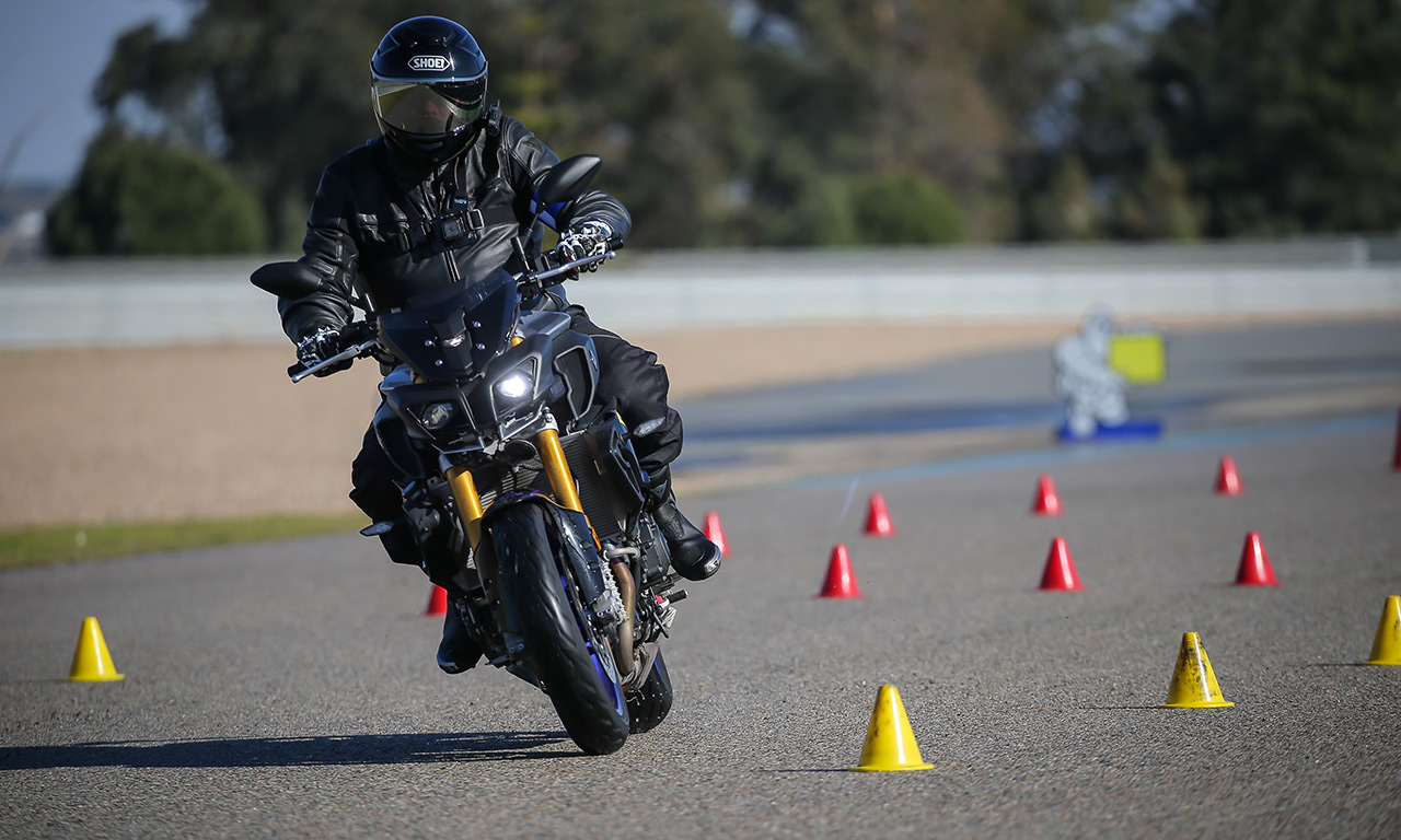 Essai pneu moto Road5 Michelin, David Jazt Yamaha MT 10 SP