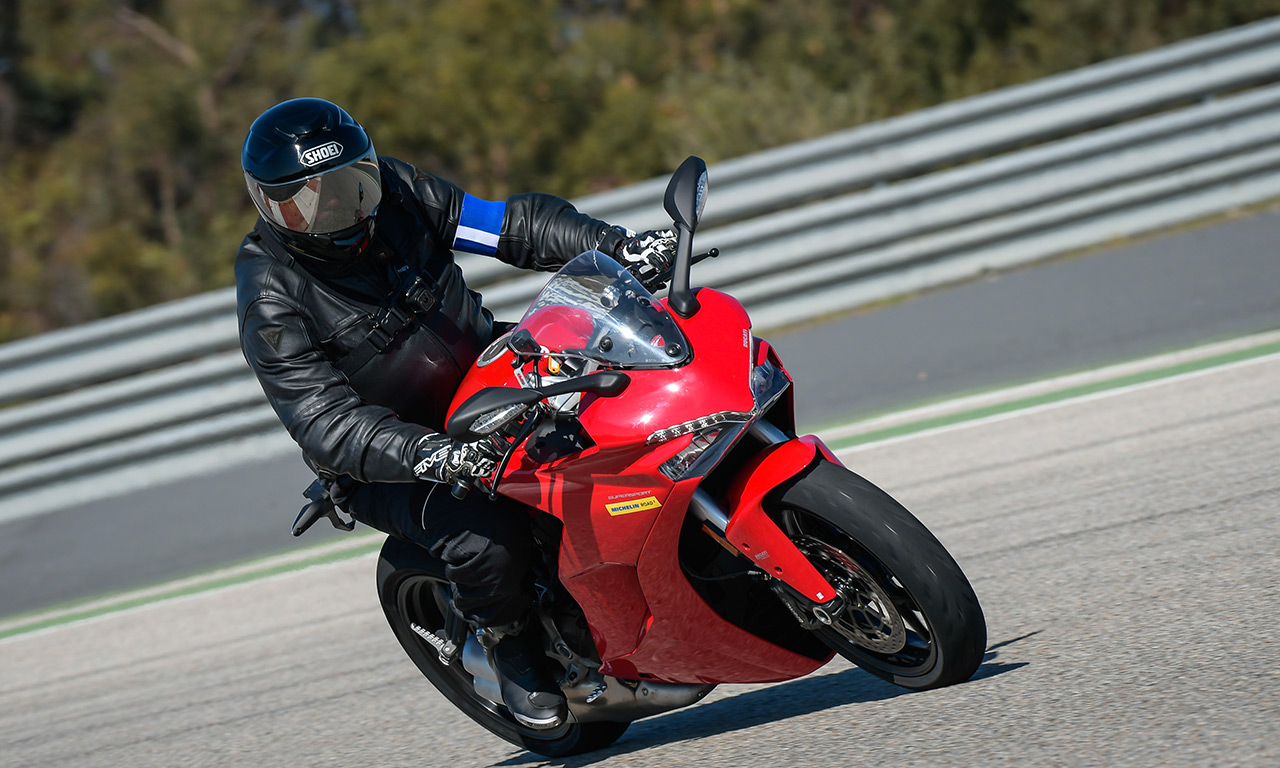 Essai pneu moto Road5 Michelin, David Jazt Ducati Super Sport