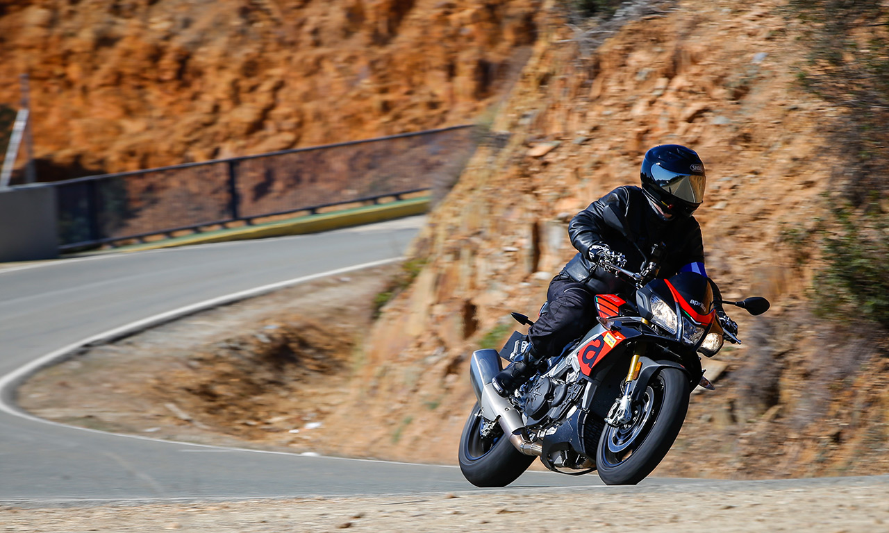 Essai pneu moto Road5 Michelin, David Jazt Aprilia Tuono V4