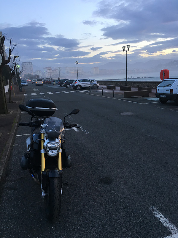 BMW R1200R : idéale en bord de mer pour se balader