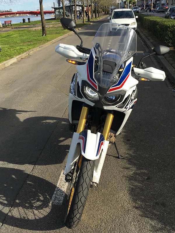 Feux avant de l'Africa Twin 