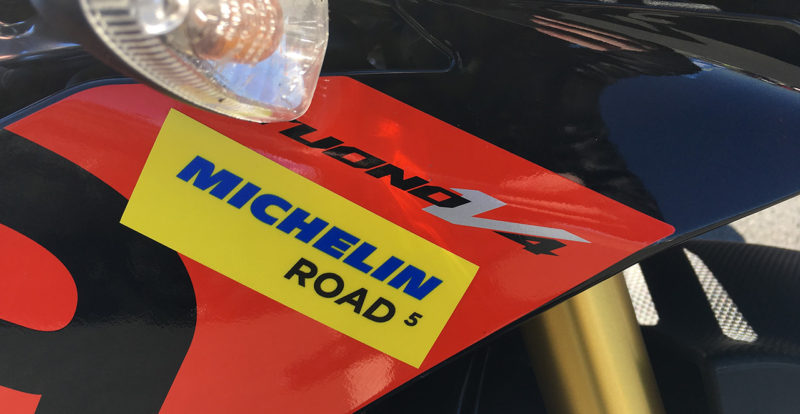 Michelin Road5 : le pneu idéal sur l'Aprilia Tuono V4 1100 RR