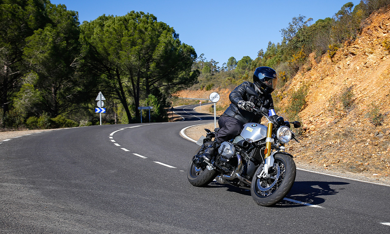 David Jazt en Road5 sur la BMW R1200 Nine-T