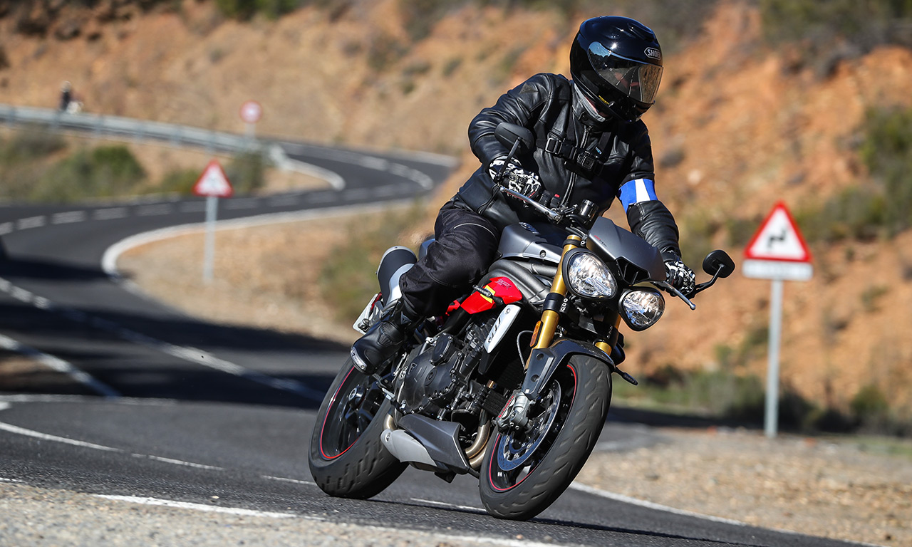 Speed Triple en Road5 Michelin