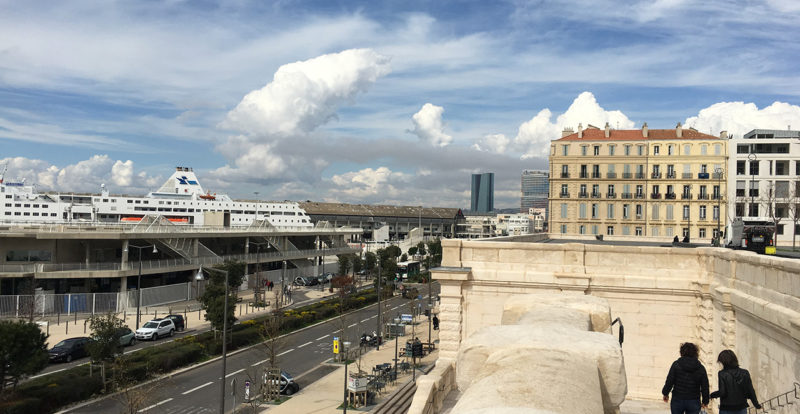 vue vers le port maritime de Marseille