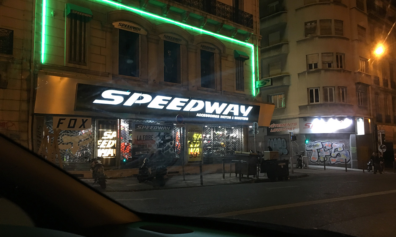 Speedway à Marseille : boutique accessoire motard