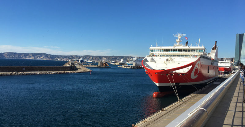 départ des bateau de croisière pour la Corse depuis Marseille
