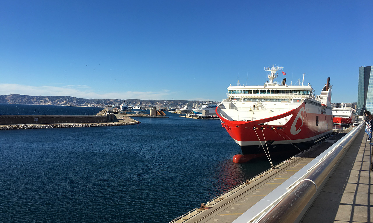 départ des bateau de croisière pour la Corse depuis Marseille