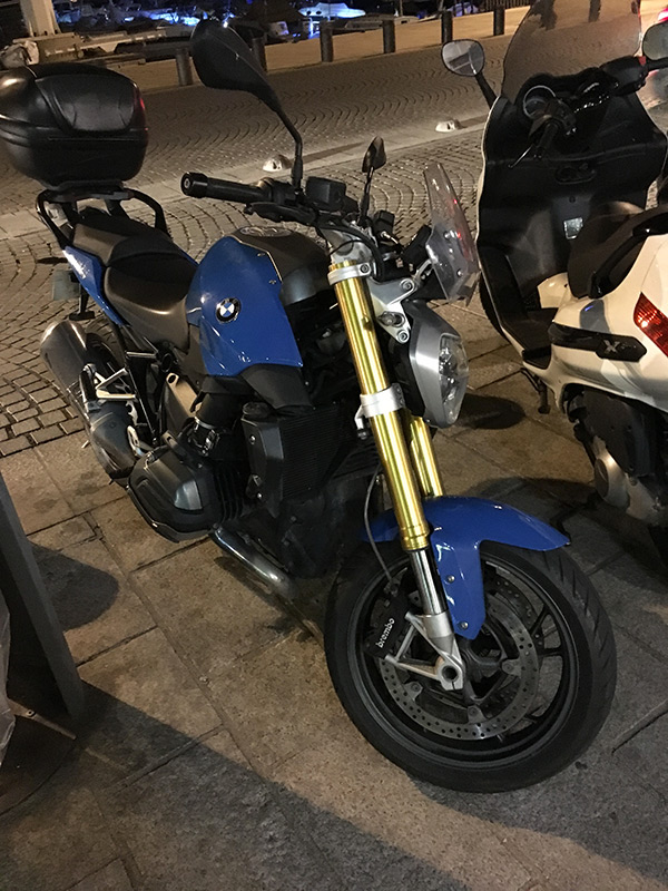 BMW R1200R Bleue