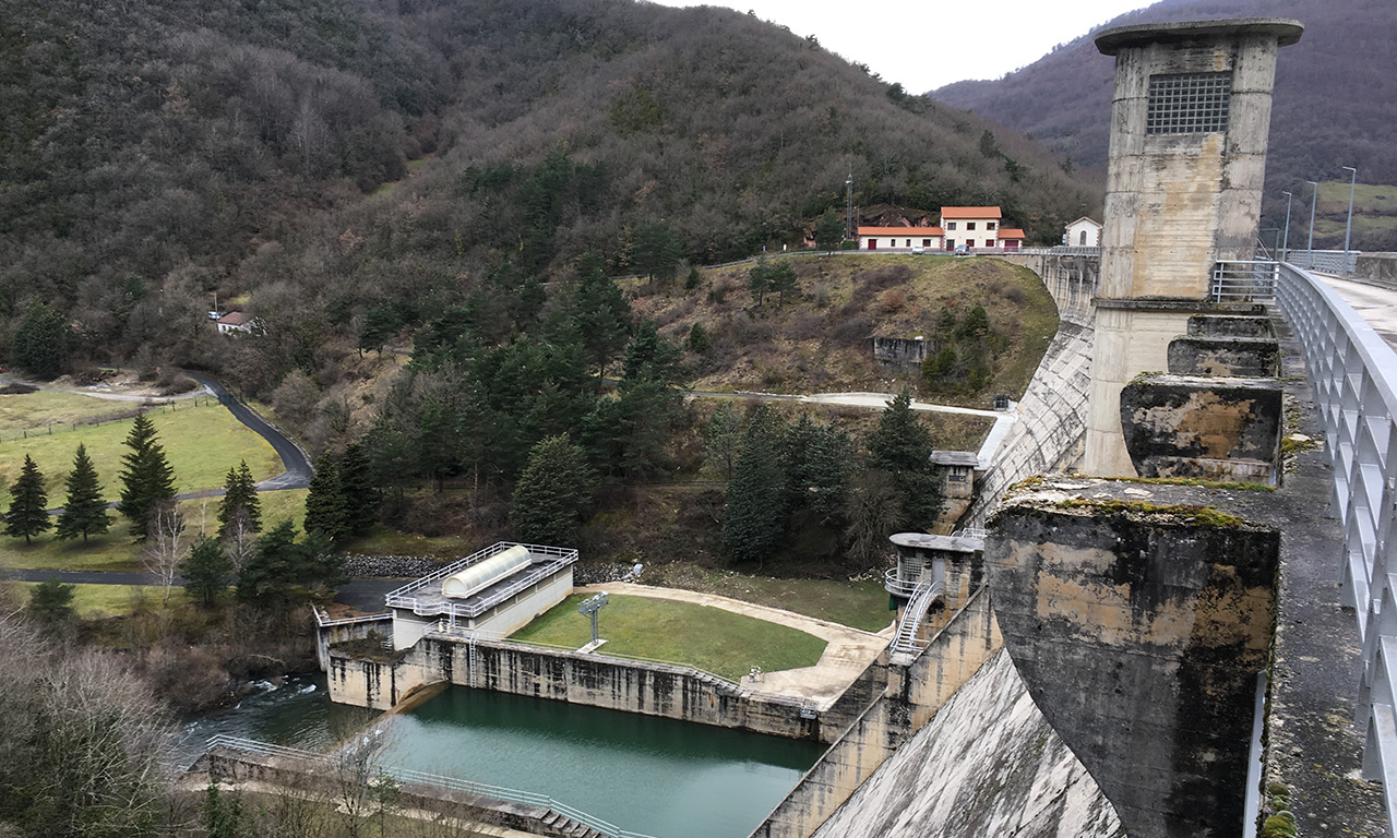 vue depuis le barrage vers la vallée