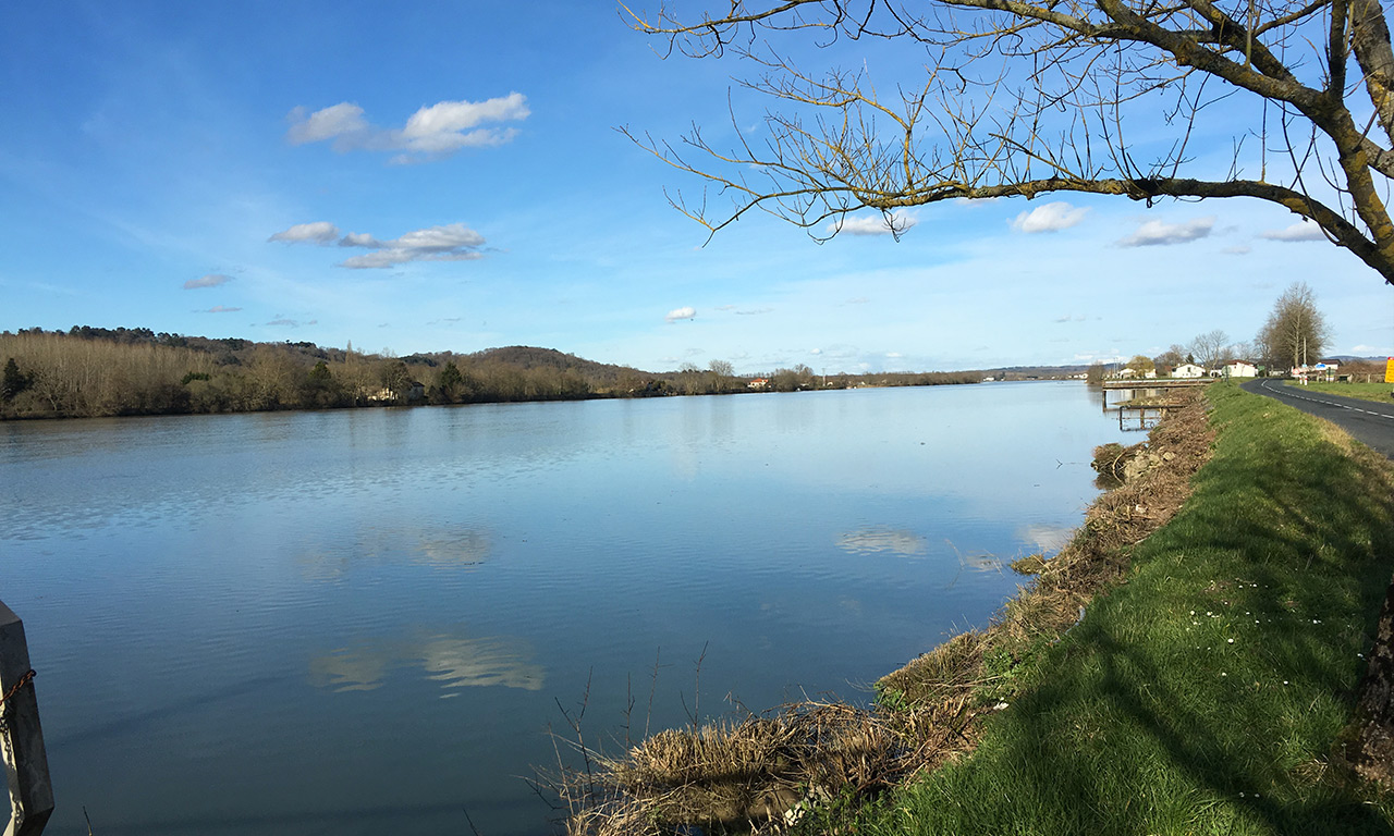 bord de l'adour à moto : magnifique