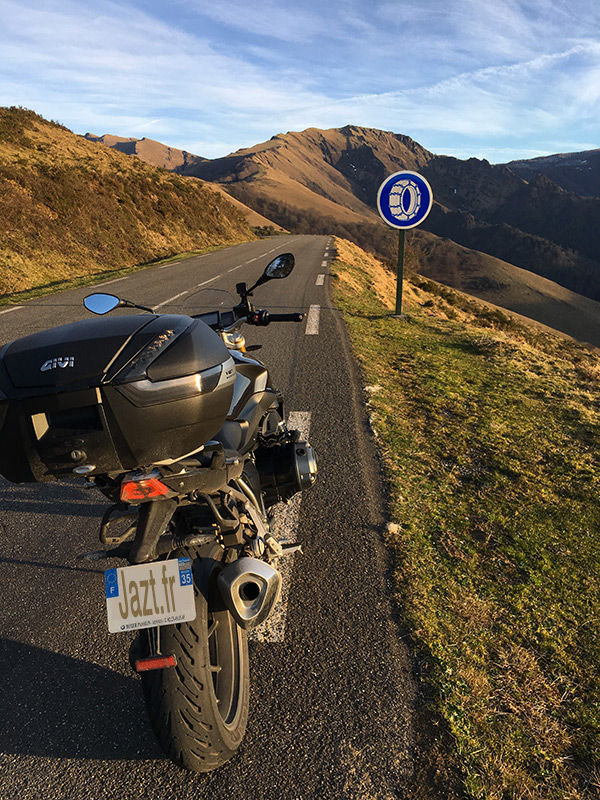 Equiper sa moto pour monter en montagne l'hiver