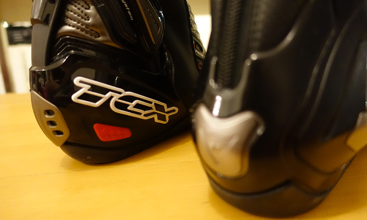 Protection du talon sur les bottes de moto