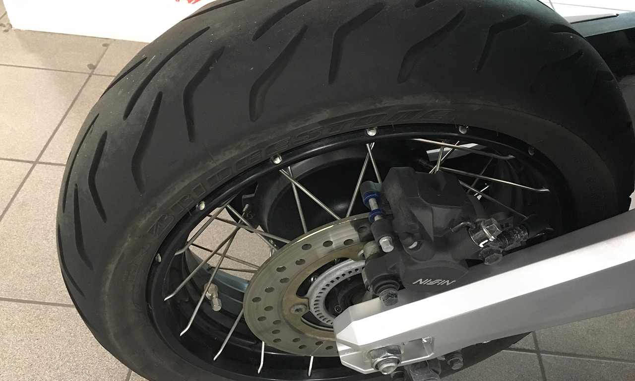 Bridgestone S21 sur le XADV