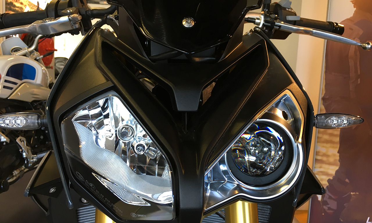 regard du S1000R