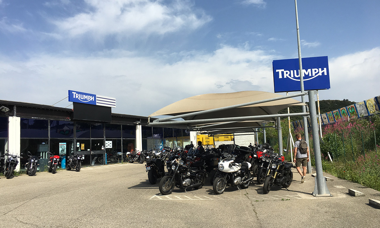 Parking couvert pour les motos