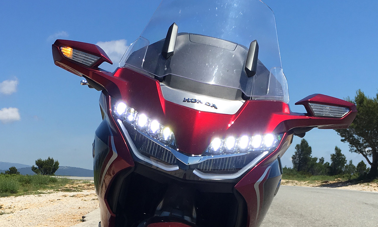 Optique avant du Goldwing 6 cylindres honda 2018