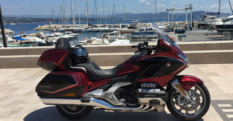 Casque de moto avec intercom sur la Honda Goldwing