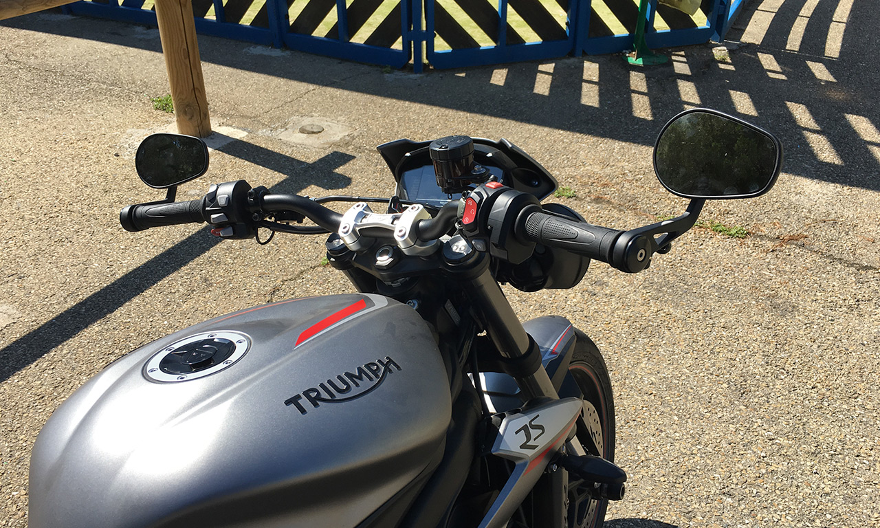 Au guidon du Street Triple RS