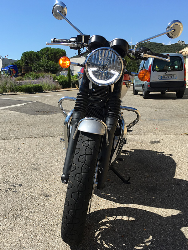 Feu à LED sur la Bonneville T120