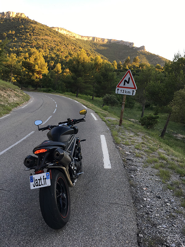 Le pays du virages pour le motard Marseillais