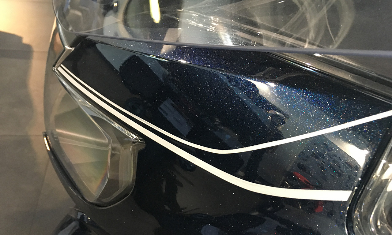 peinture sur mesure à la main sur le BMW R1200RT