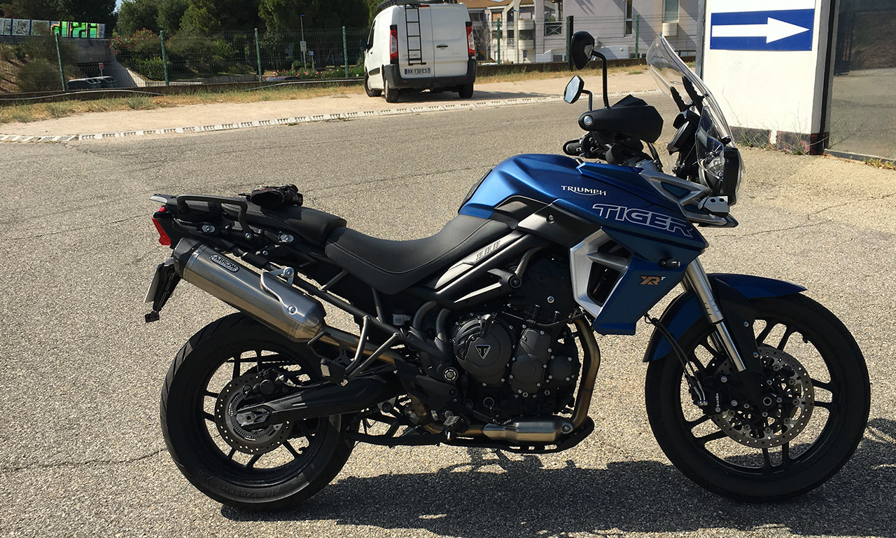 Triumph Tiger 800 XRT bleu