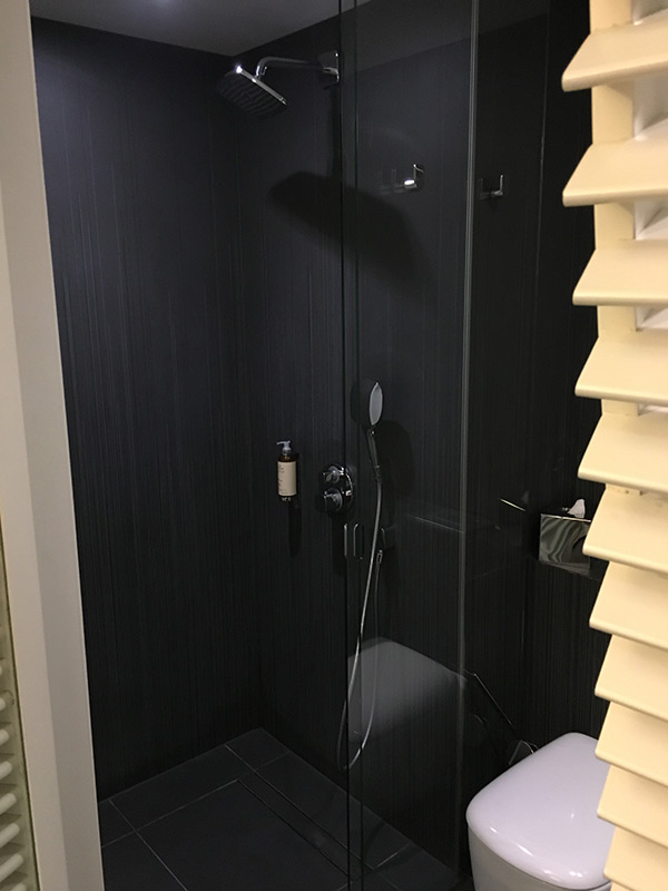 Douche Italienne à l'hôtel Okko Cannes Gare