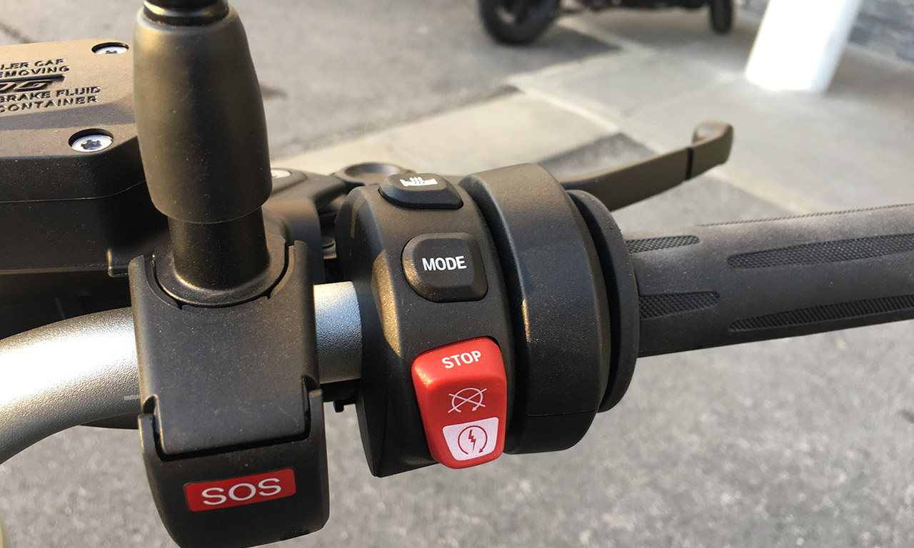 bouton SOS sur le R1250R