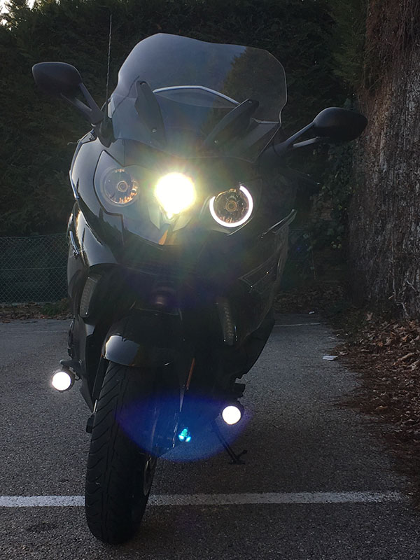 feux additionnels de série sur le K1600GT BMW