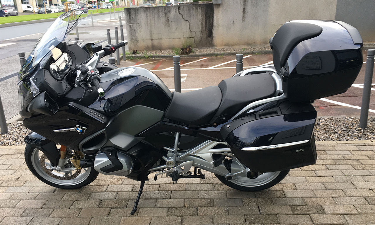 moto BMW R1250 RT avec TopCase