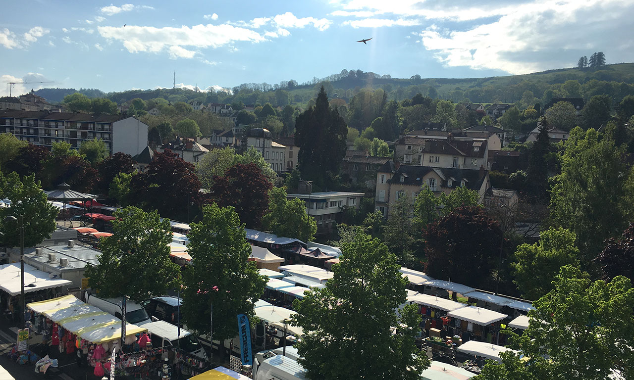 Vue de la chambre à l'hôtel Saint Pierre d'Aurillac