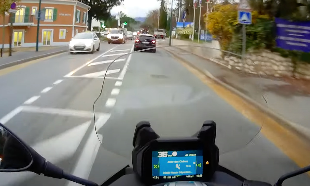 Indicateur de direction sur le tableau de bord directement : moto et scooter BMW