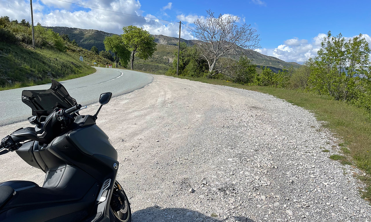 au guidon du TMax dans les montagnes de Castellane