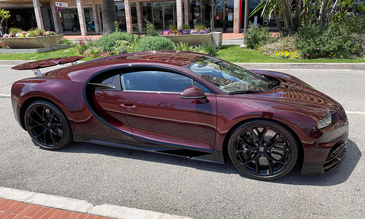 Bugatti Chiron Red Black Limited