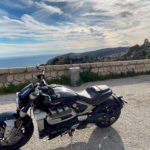 Triumph rocket 3R sur la moyenne corniche entre Nice et Monaco