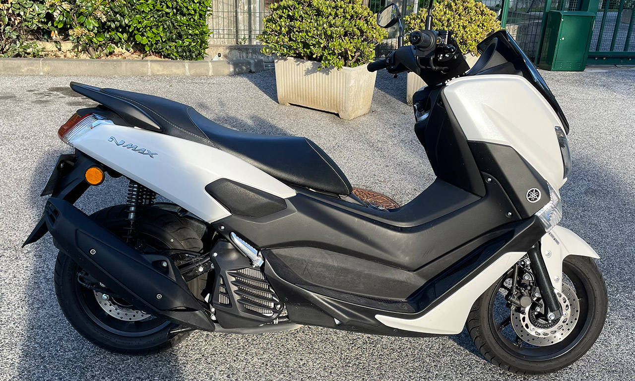 Scooter Yamaha NMax blanc