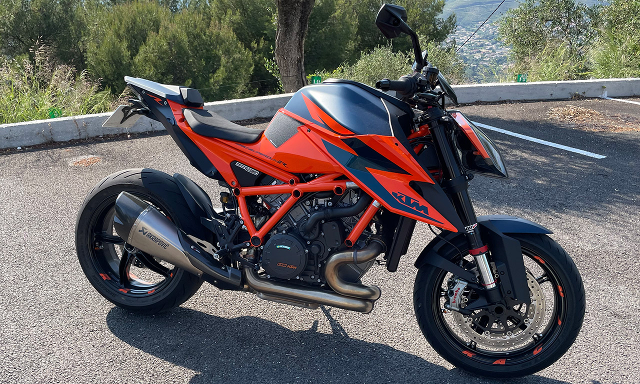 KTM Superduke 1290 R 180ch : le Streetfighter Autrichien bien énervé