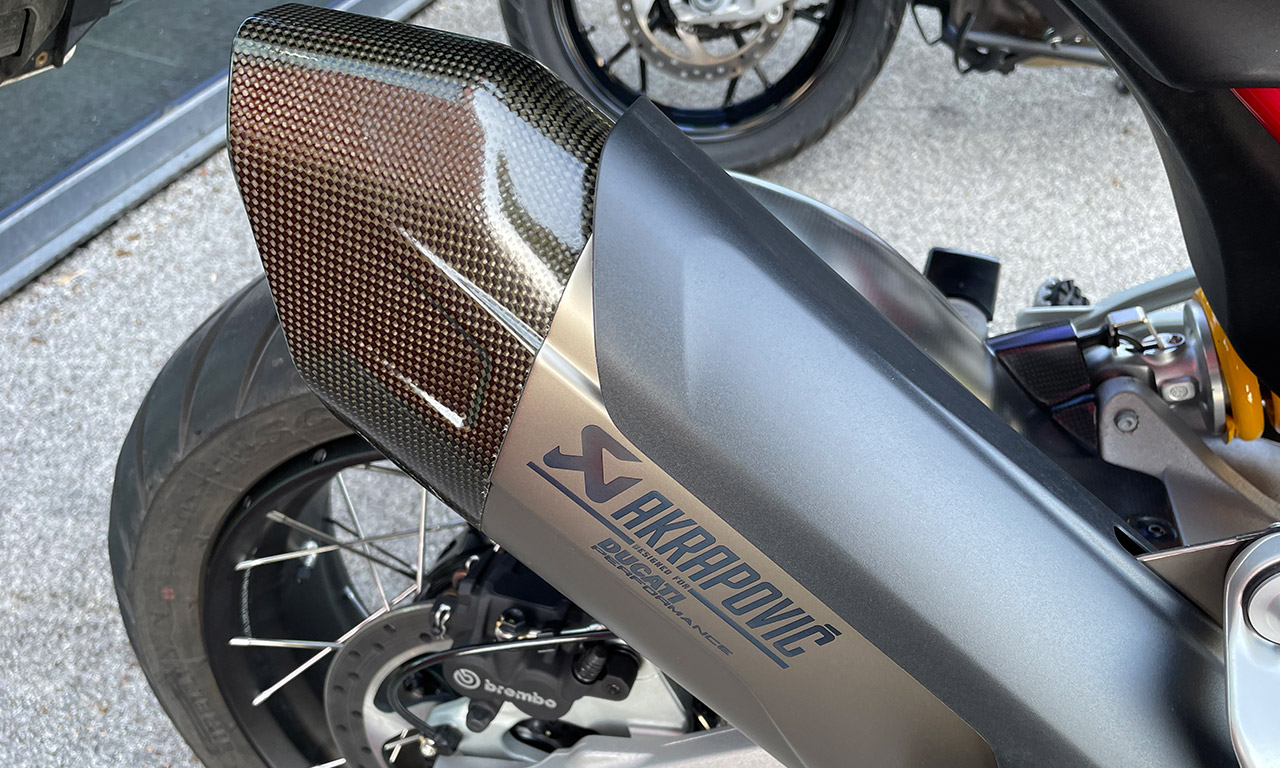 Ligne complète échappement Akrapovic