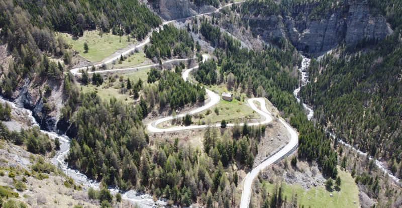 route vers le col de la bonette en parant de Jausiers