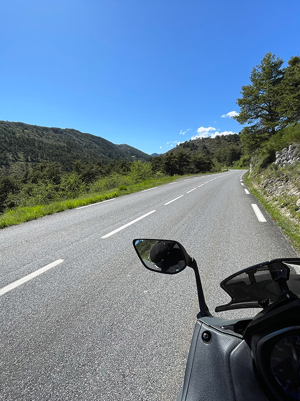 régulateur de vitesse sur le TMAX 560